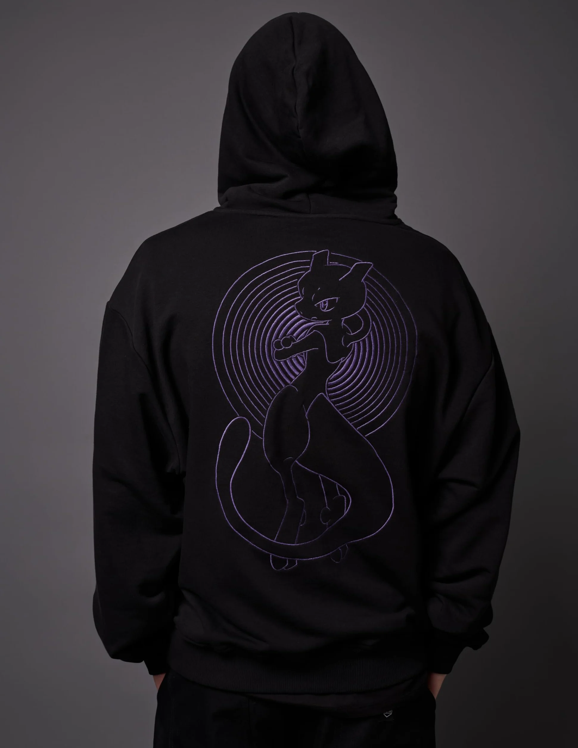 Dolly Noire Pokémon Felpa MewTwo, Nero - Unisex, Felpa in Cotone Misto con Ricami, Collezione Ufficiale