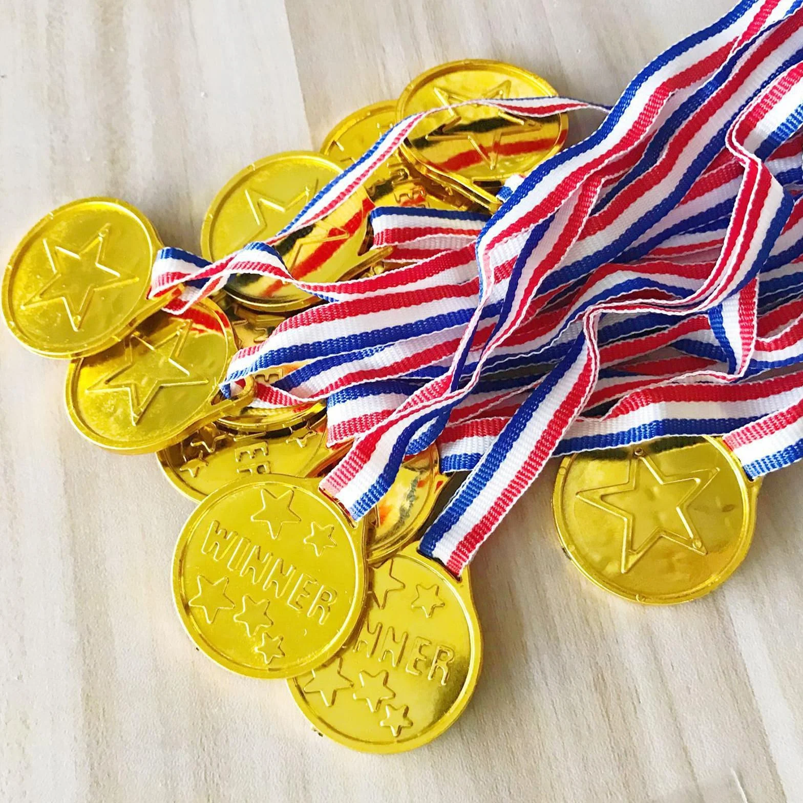 Medaglie Plastica Di Vincitore Con Nastri Oro 24 Pezzi Bambini Competizione