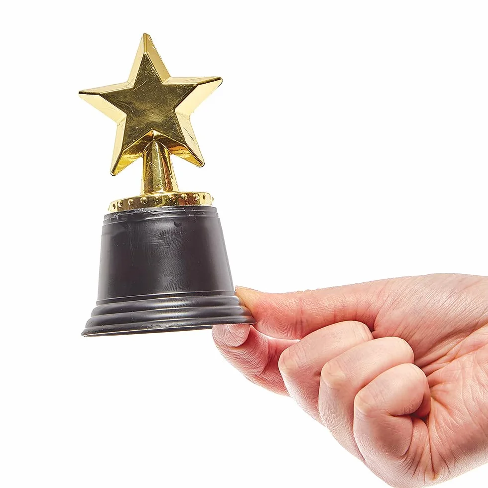 Baker Ross FN149 Trofei stella - Confezione da 4, trofeo per cerimonie sportive, premi per bambini