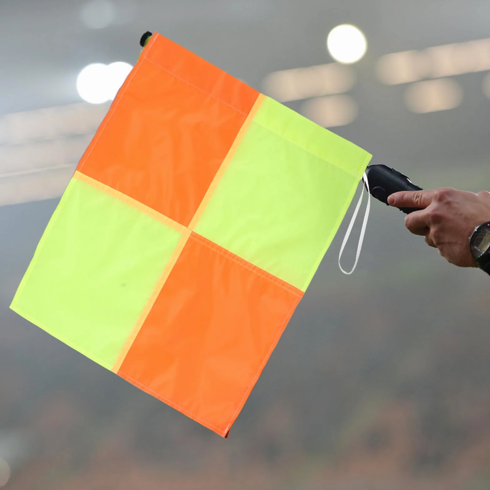 4 bandierine d'angolo per campo da calcio: bandierine da guardalinee per la delimitazione del campo a scacchi gialli e arancioni - Attrezzatura arbitrale per allenamenti e competizioni
