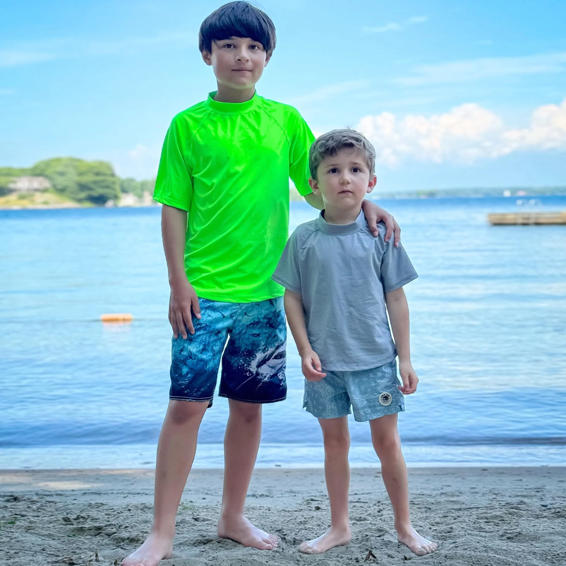 BIG ELEPHANT Rashguard a Maniche Corte per Bambini (Pacco da 3) Costumi da Bagno UPF 50+ Protezione Solare Maglia da Bagno