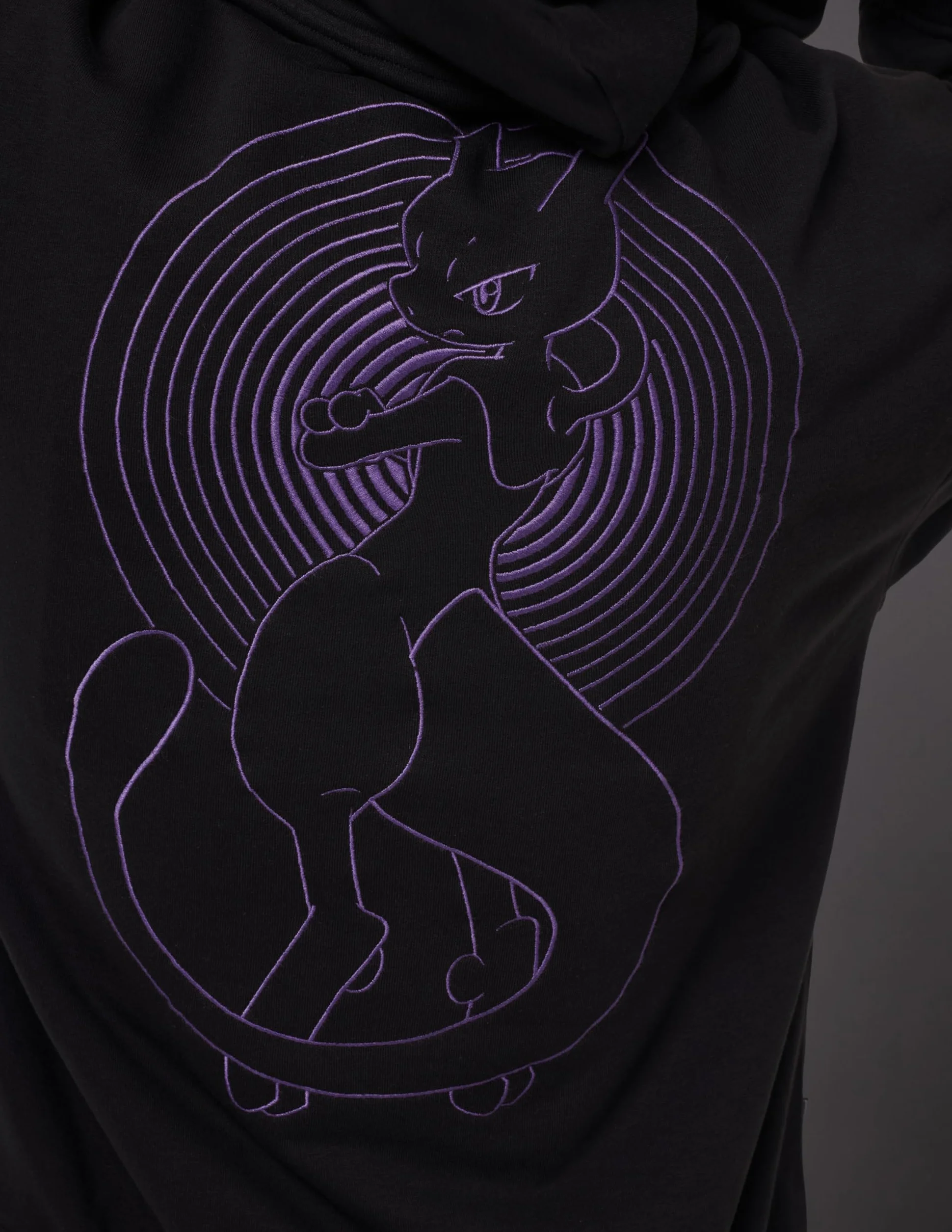 Dolly Noire Pokémon Felpa MewTwo, Nero - Unisex, Felpa in Cotone Misto con Ricami, Collezione Ufficiale