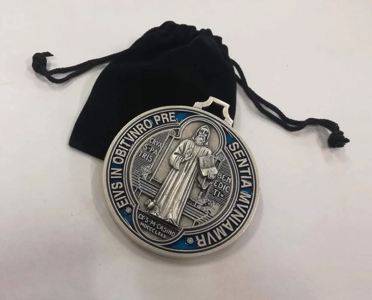 Lazzaro Italy San Benedetto Medaglia placcata argento dipinta a mano - 7 cm