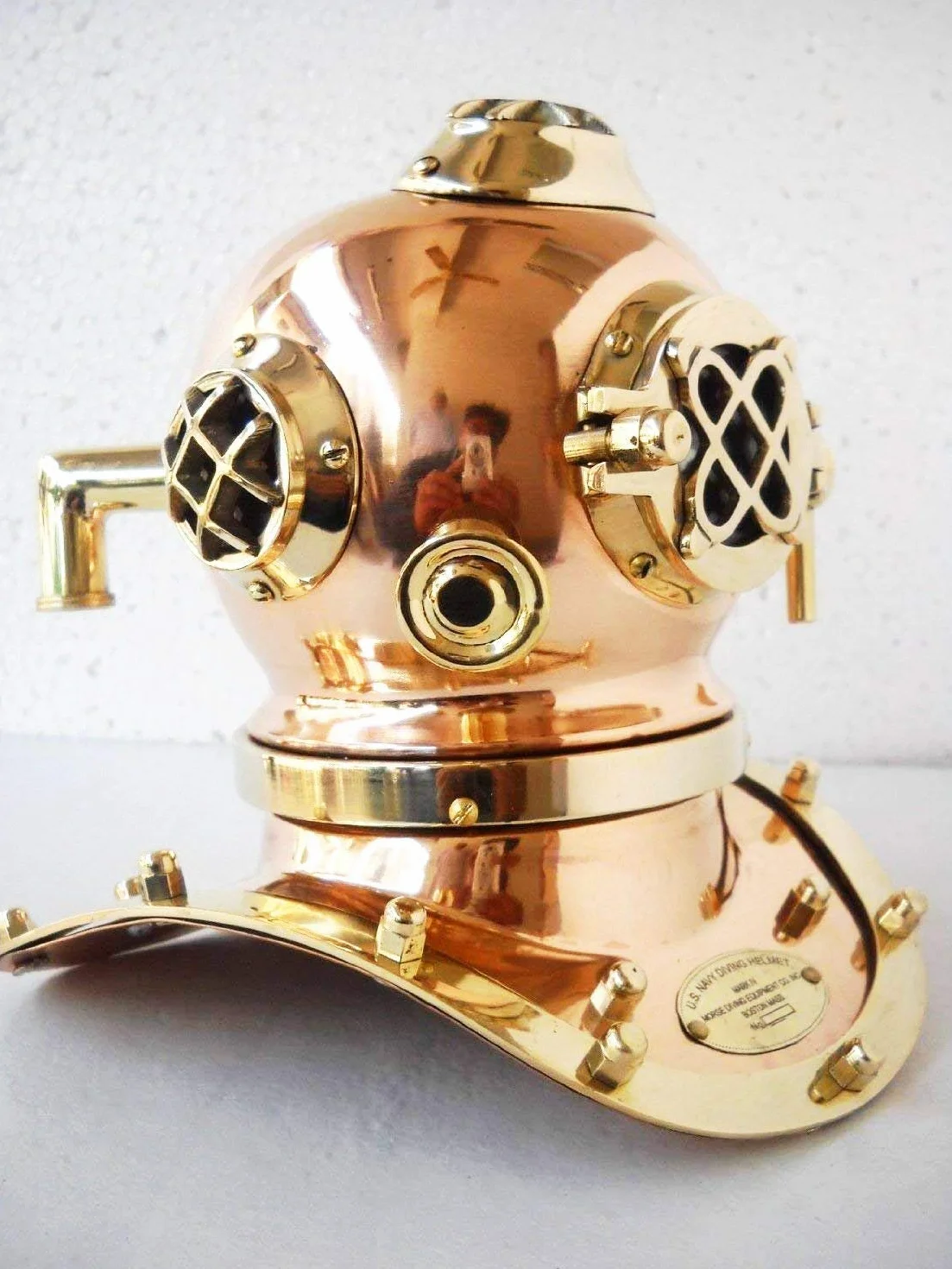 Classic US Navy Mark III Diving Helmet Recreation in ottone e rame. Elegante.