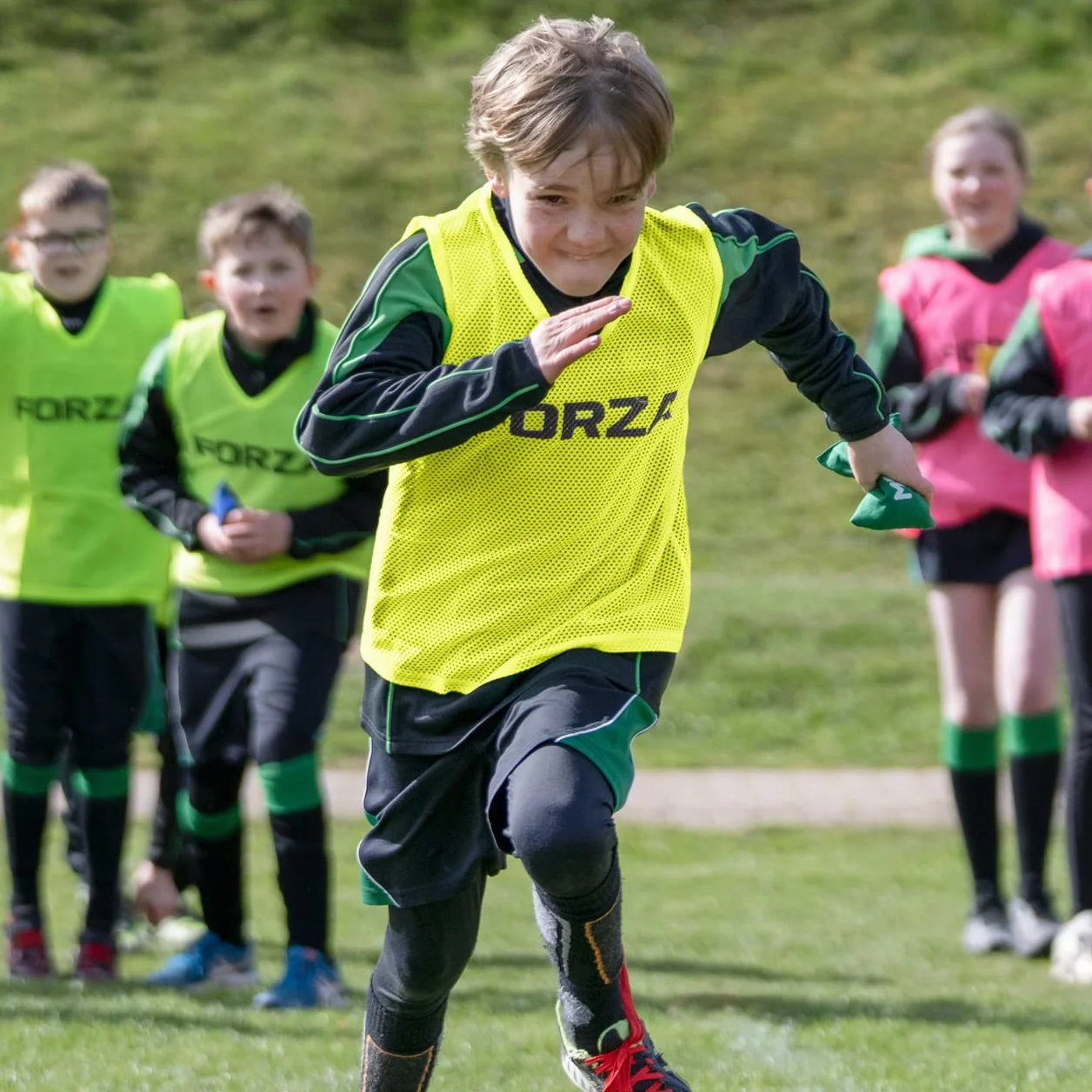 FORZA Pettorine Allenamento Pacco da 15 - Pettorina Sportiva per Associazioni Sportive e Scuole