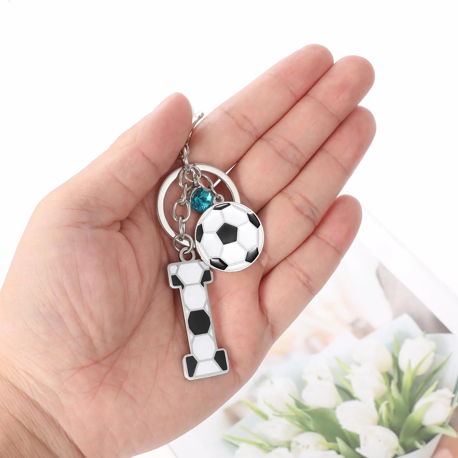 MWOOT Portachiavi Calcio Lettera Iniziale Alfabeto con Ciondoli Sport Regalo per Amanti