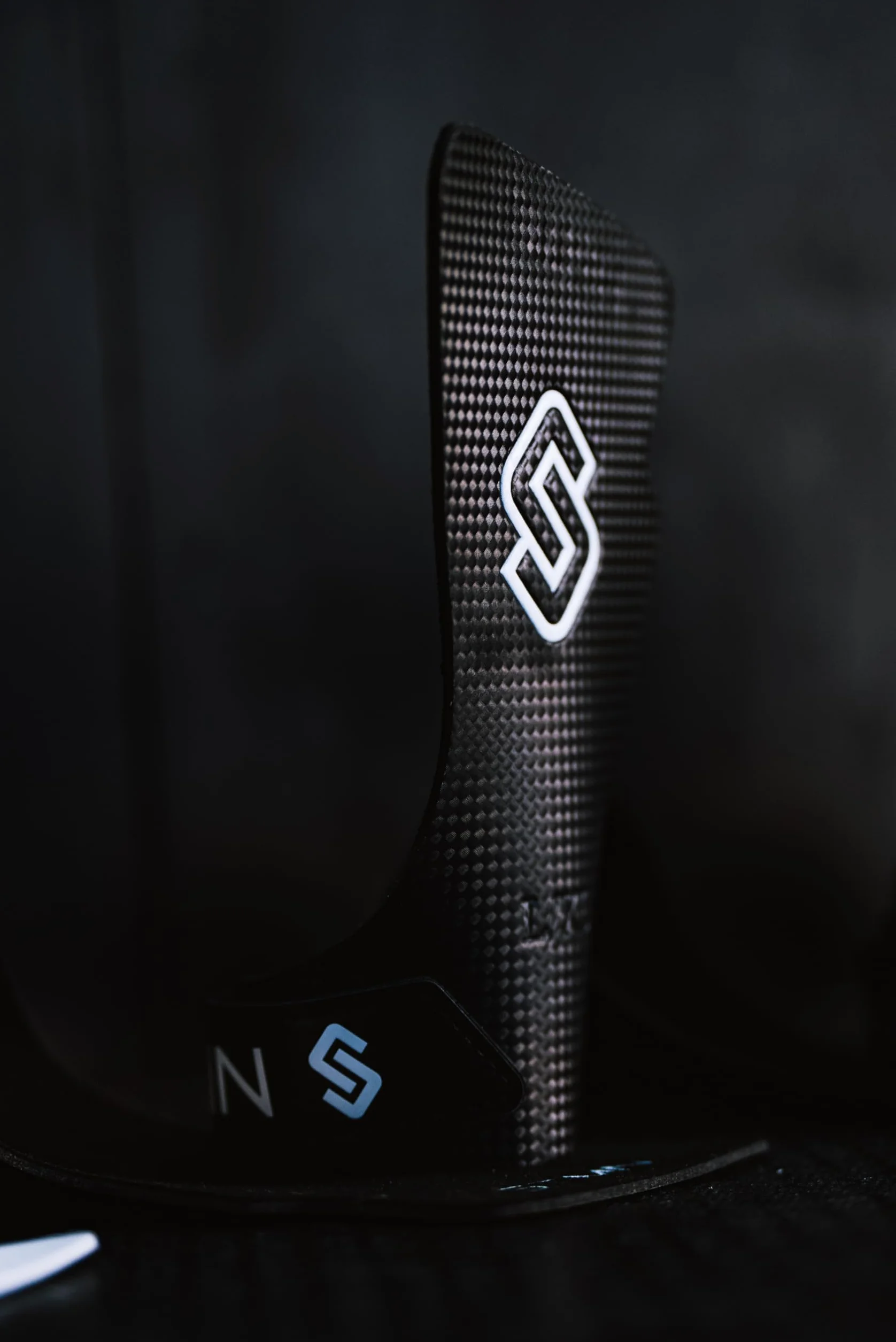 STMN Fitness Paracalli Carbon Black Grip Ultra Resistente Texture Carbon con Magnesite Protezione Mani Cross Training Calisthenics Sbarre Ruvide