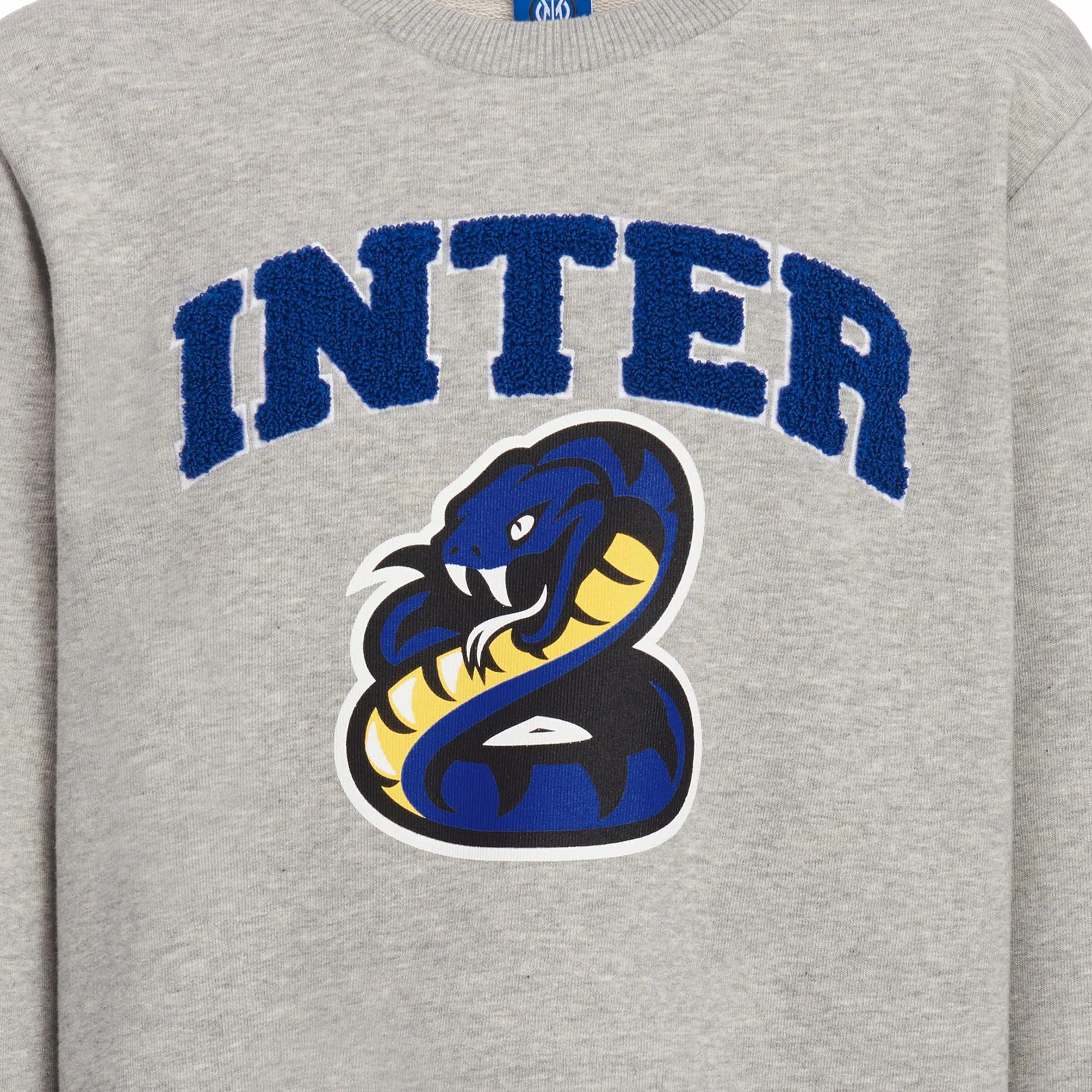 Inter T-Shirt, Adulto-Unisex, Prodotto Ufficiale, Design con Biscione Collezione Esclusiva Back to Stadium, 100% Cotone, Adatta a Tutti i Tifosi Nerazzurri