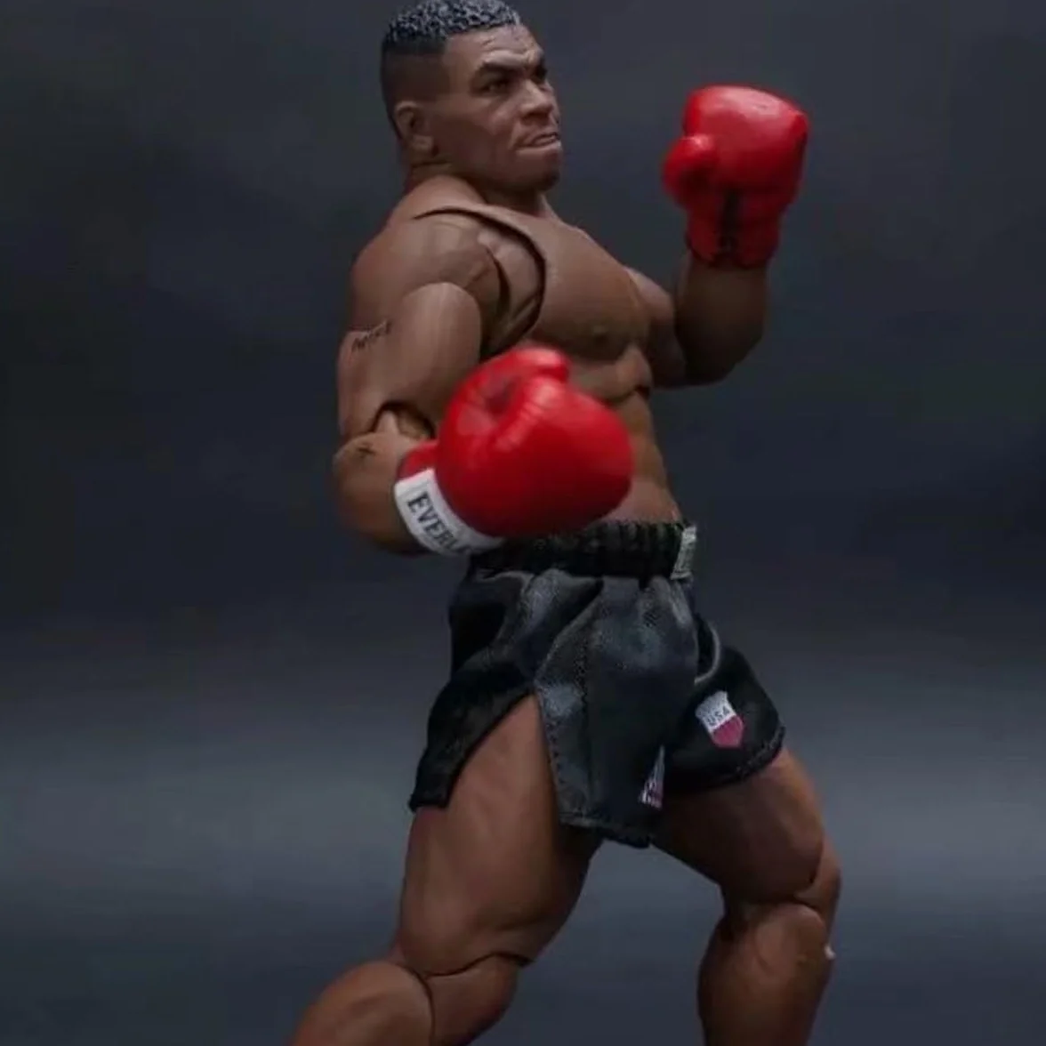 Action figure del campione di boxe|Modelli del personaggio di Tyson e accessori|3 sculture di teste 3 cinture|Oggetti da collezione per appassionati di boxe|regalo di compleanno