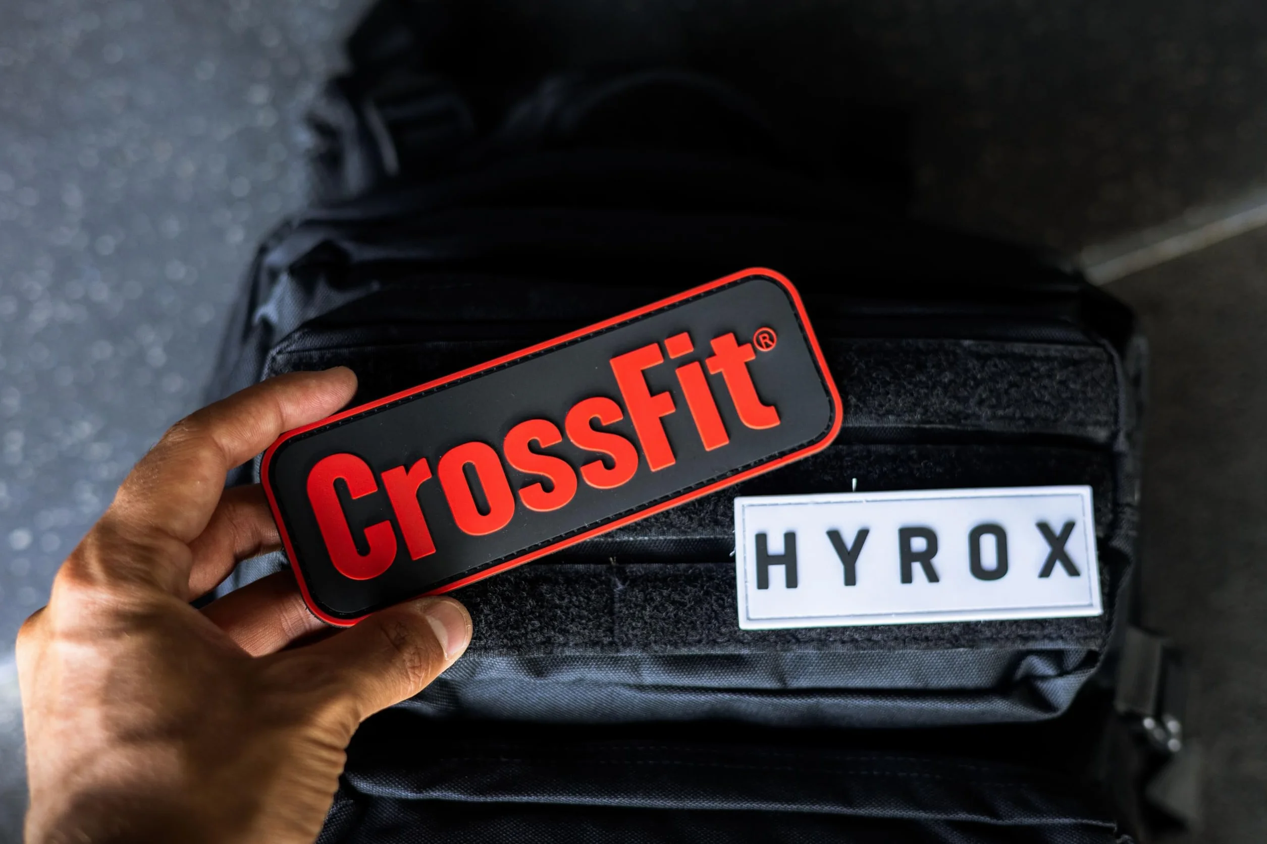 Toppa in PVC CrossFit per zaino tattico, palestra o viaggio – Rilievo 3D – compatibile con chiusura a strappo maschio e femmina incluso (rosso e nero)