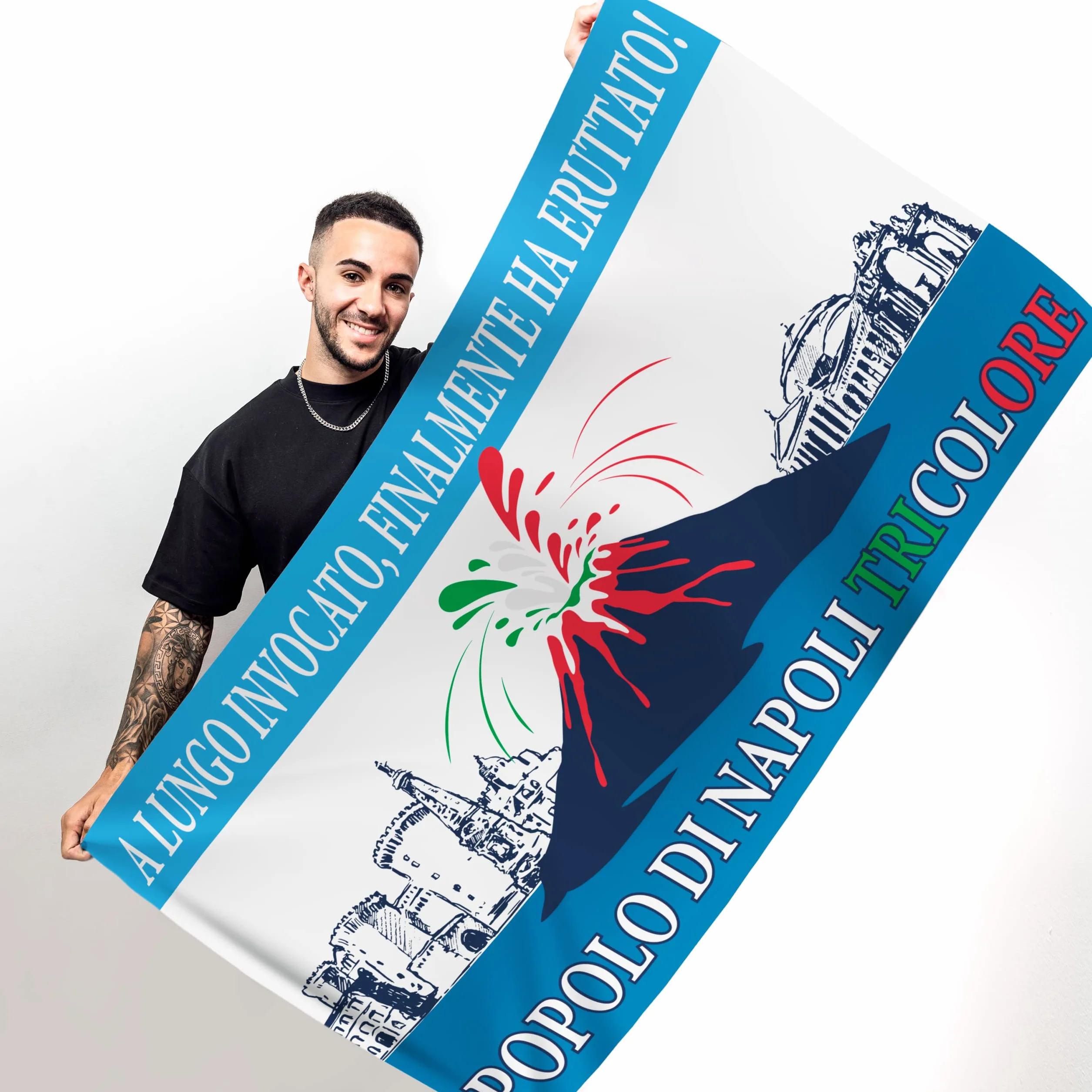 Bandiera 4° Scudetto Popolo di Napoli - Bandiera "Vesuvio Erutta" 90x150 cm - Gadget 4° Tricolore - Regalo Tifoso Calcio, Senza Asta
