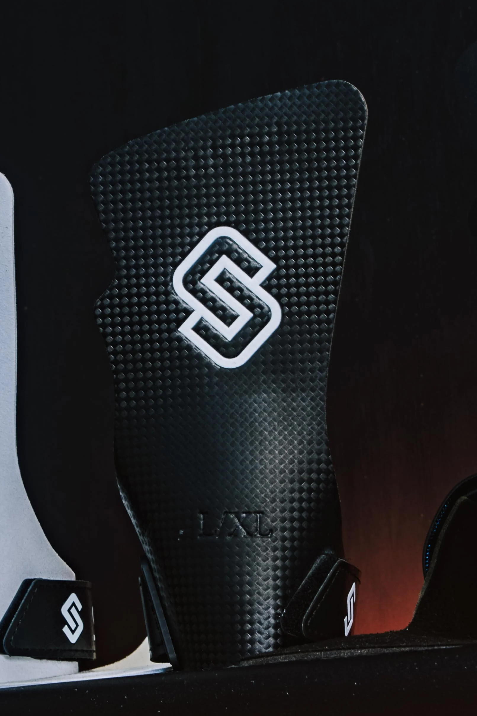 STMN Fitness Paracalli Carbon Black Grip Ultra Resistente Texture Carbon con Magnesite Protezione Mani Cross Training Calisthenics Sbarre Ruvide