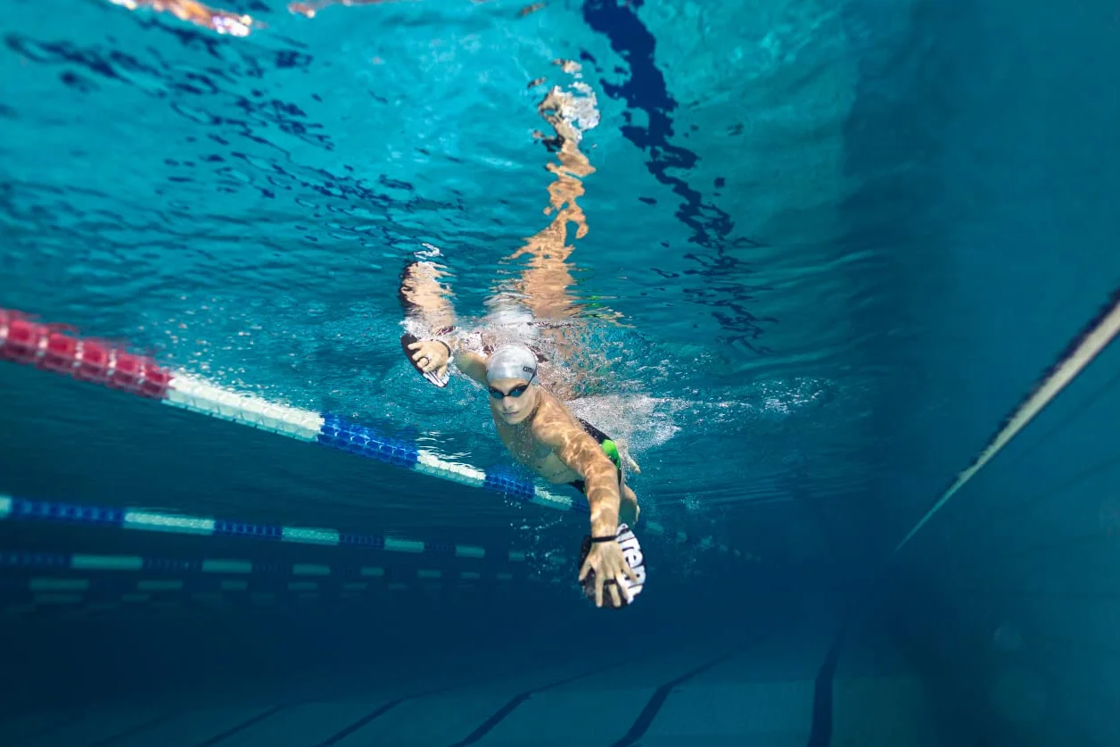 Arena Occhialini Nuoto da Gara Anti-Appannamento Protezione UV Unisex Adulto, 4 Ponti Nasali, Guarnizioni Silicone