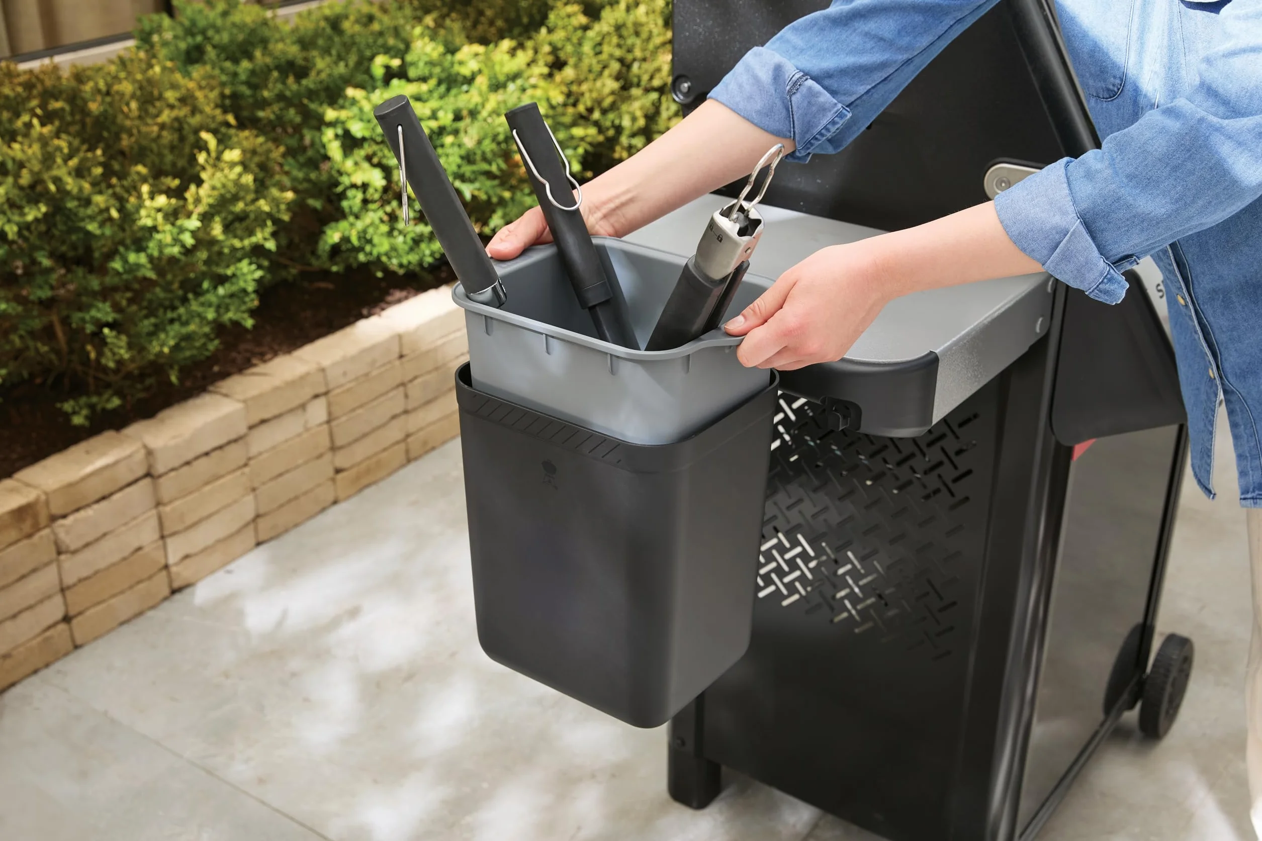 Weber Works portautensili – Snap On, per appoggiare Gli Utensili da Barbecue, Facile da Fissare alla Barra Works, Lavabile in lavastoviglie – Nero (3401323)