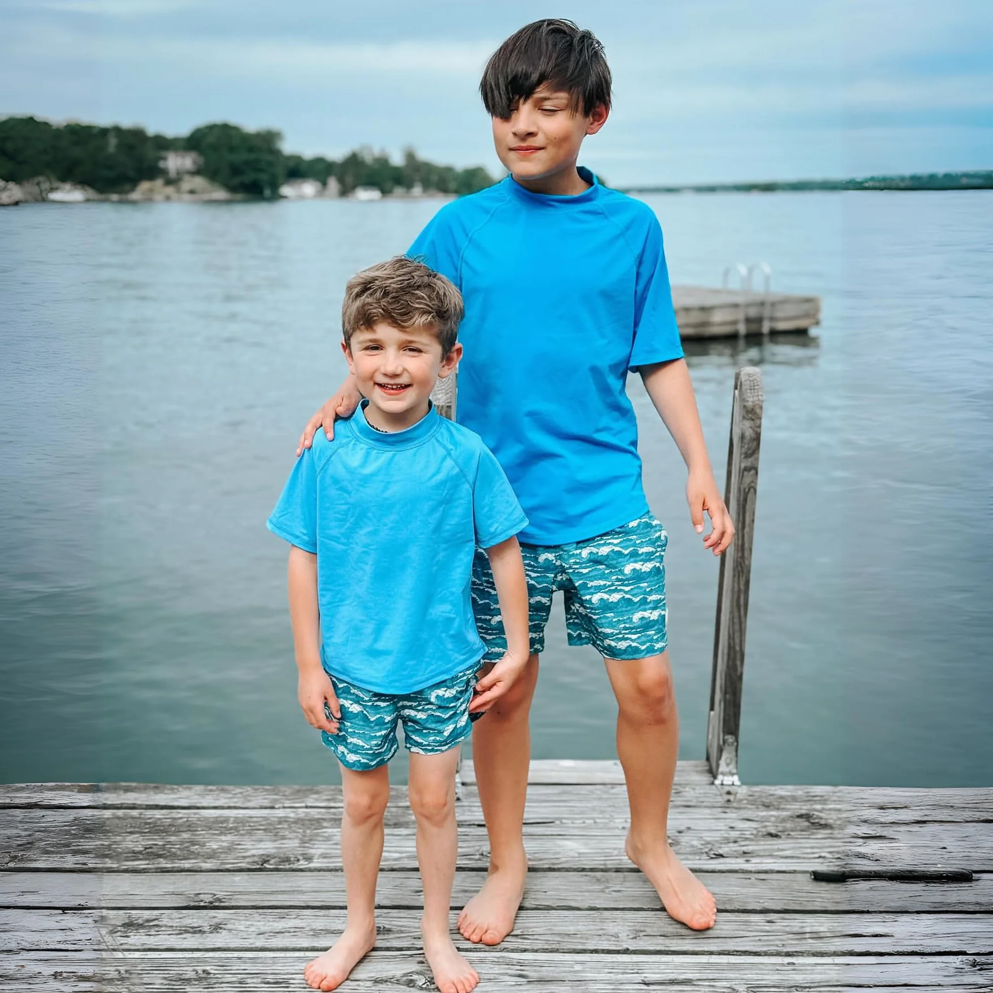 BIG ELEPHANT Rashguard a Maniche Corte per Bambini (Pacco da 3) Costumi da Bagno UPF 50+ Protezione Solare Maglia da Bagno